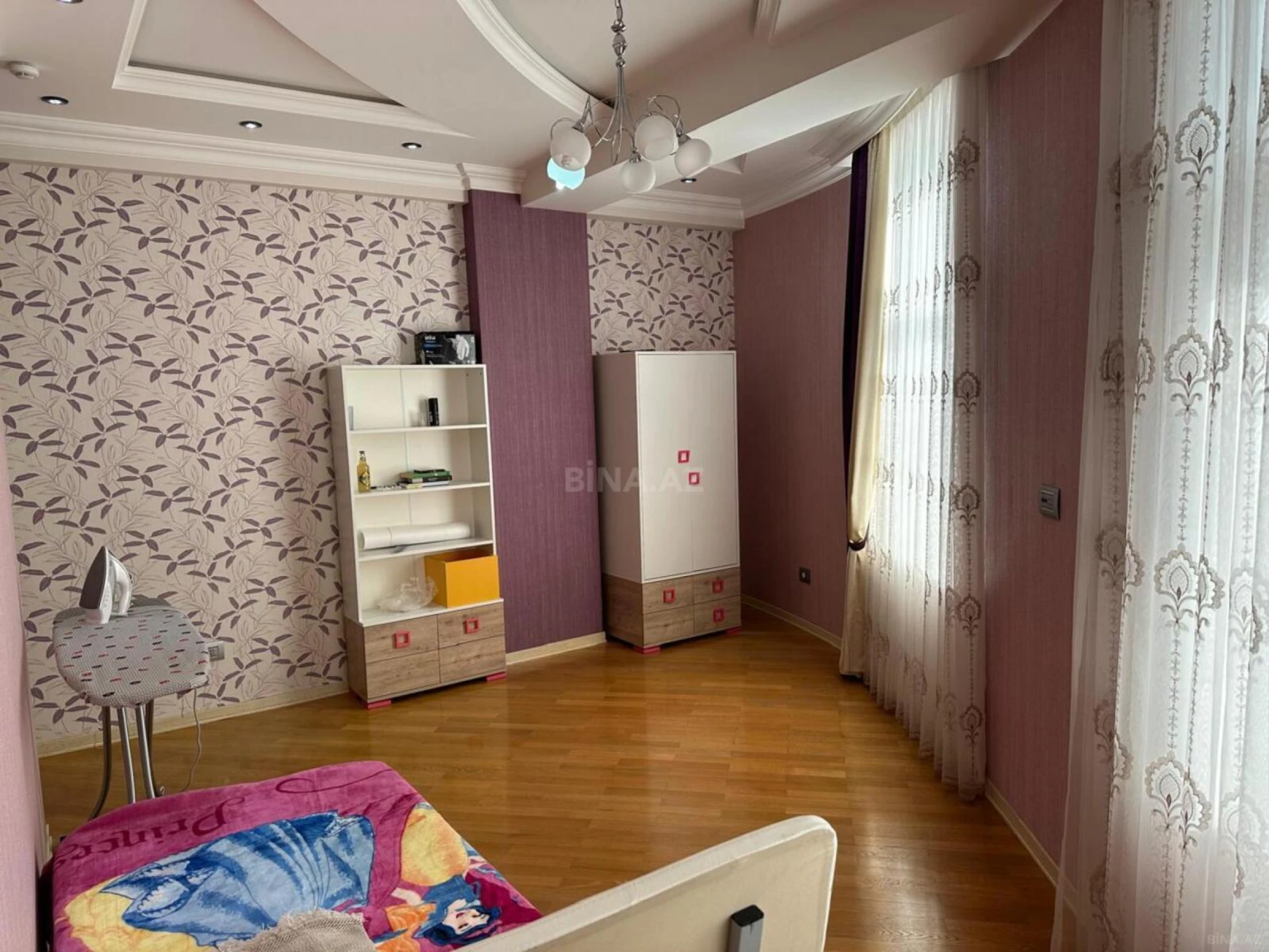 Kirayə verilir 4 otaqlı mənzil 190 m²
