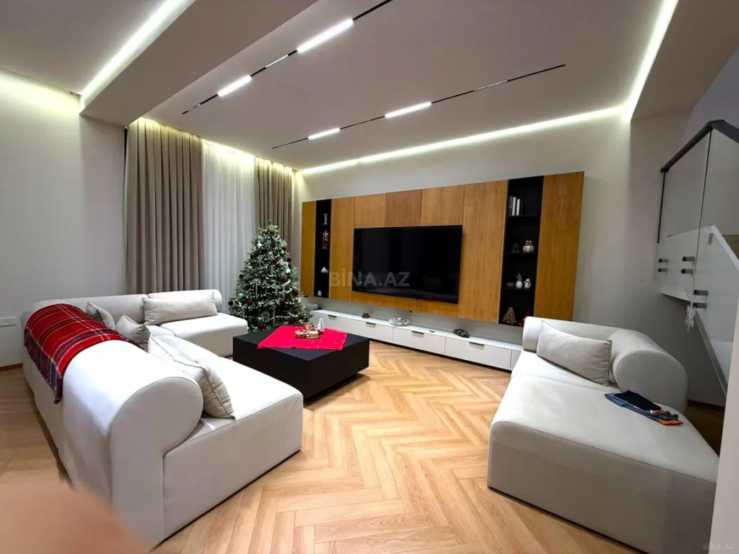 Satılır 5 otaqlı həyət evi 250 m²