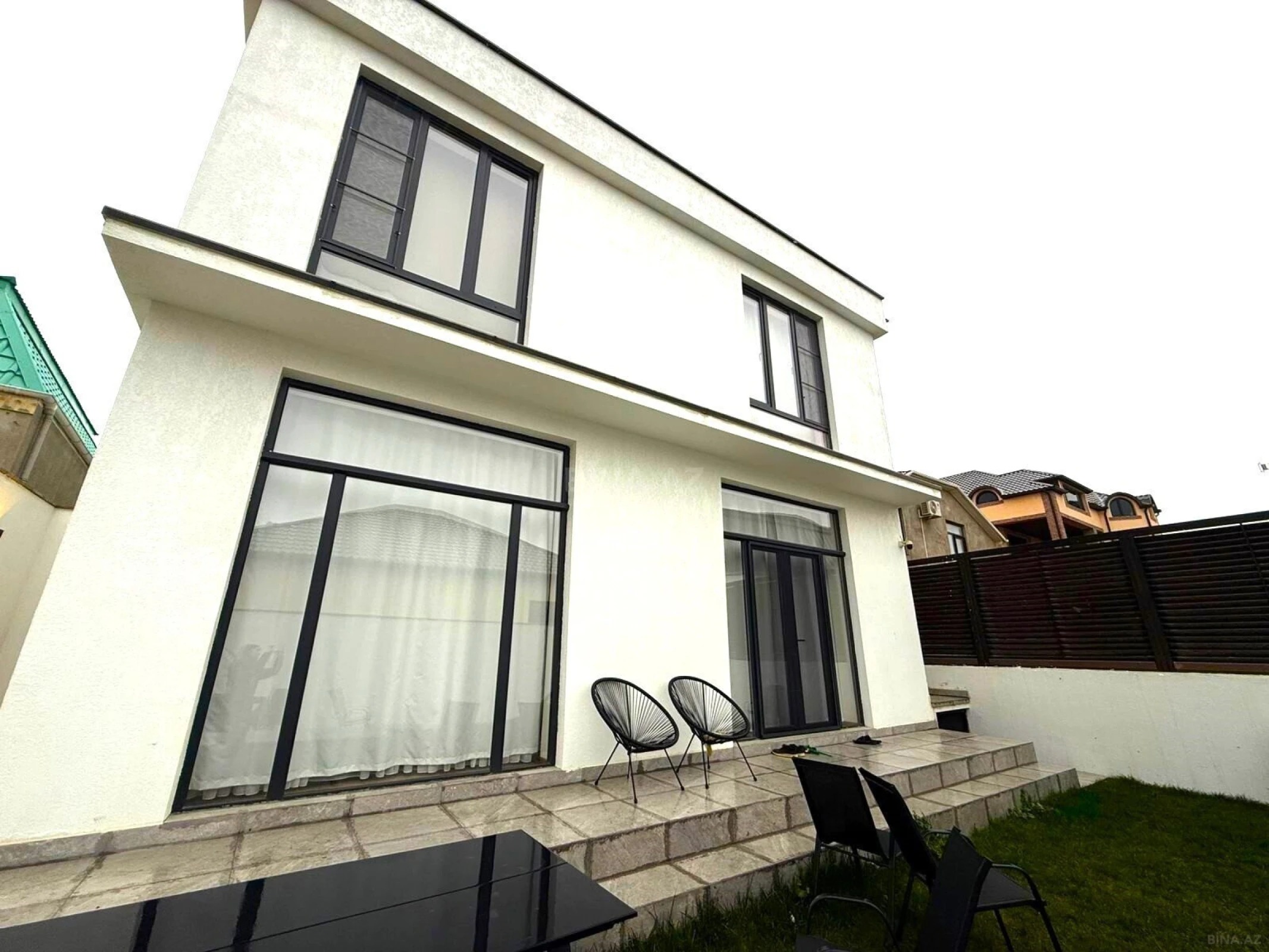 Satılır 5 otaqlı həyət evi 250 m²