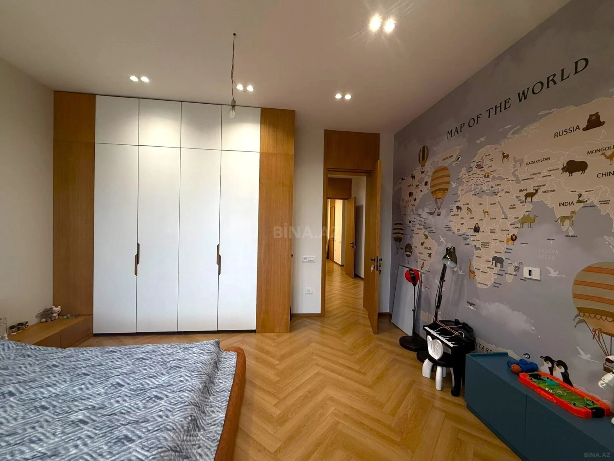 Satılır 5 otaqlı həyət evi 250 m²