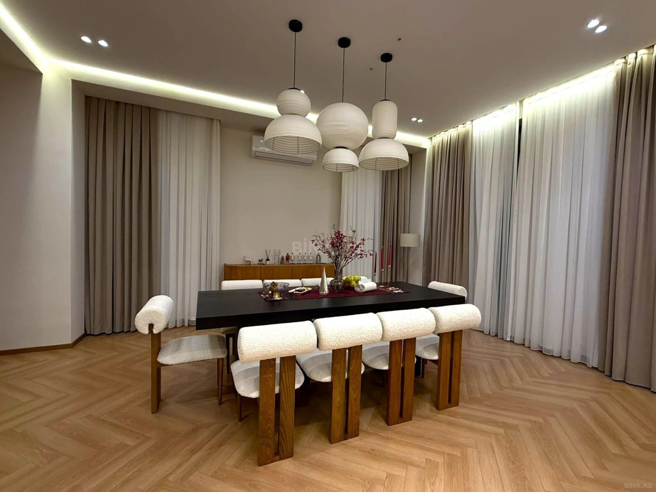 Satılır 5 otaqlı həyət evi 250 m²