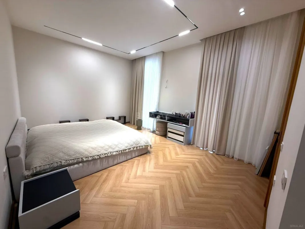 Satılır 5 otaqlı həyət evi 250 m²