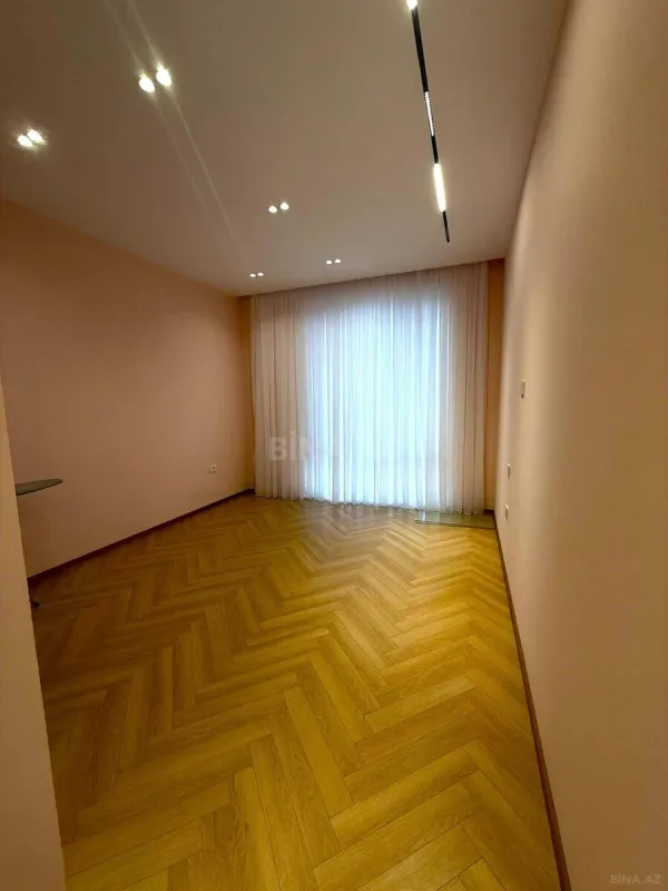 Satılır 5 otaqlı həyət evi 250 m²