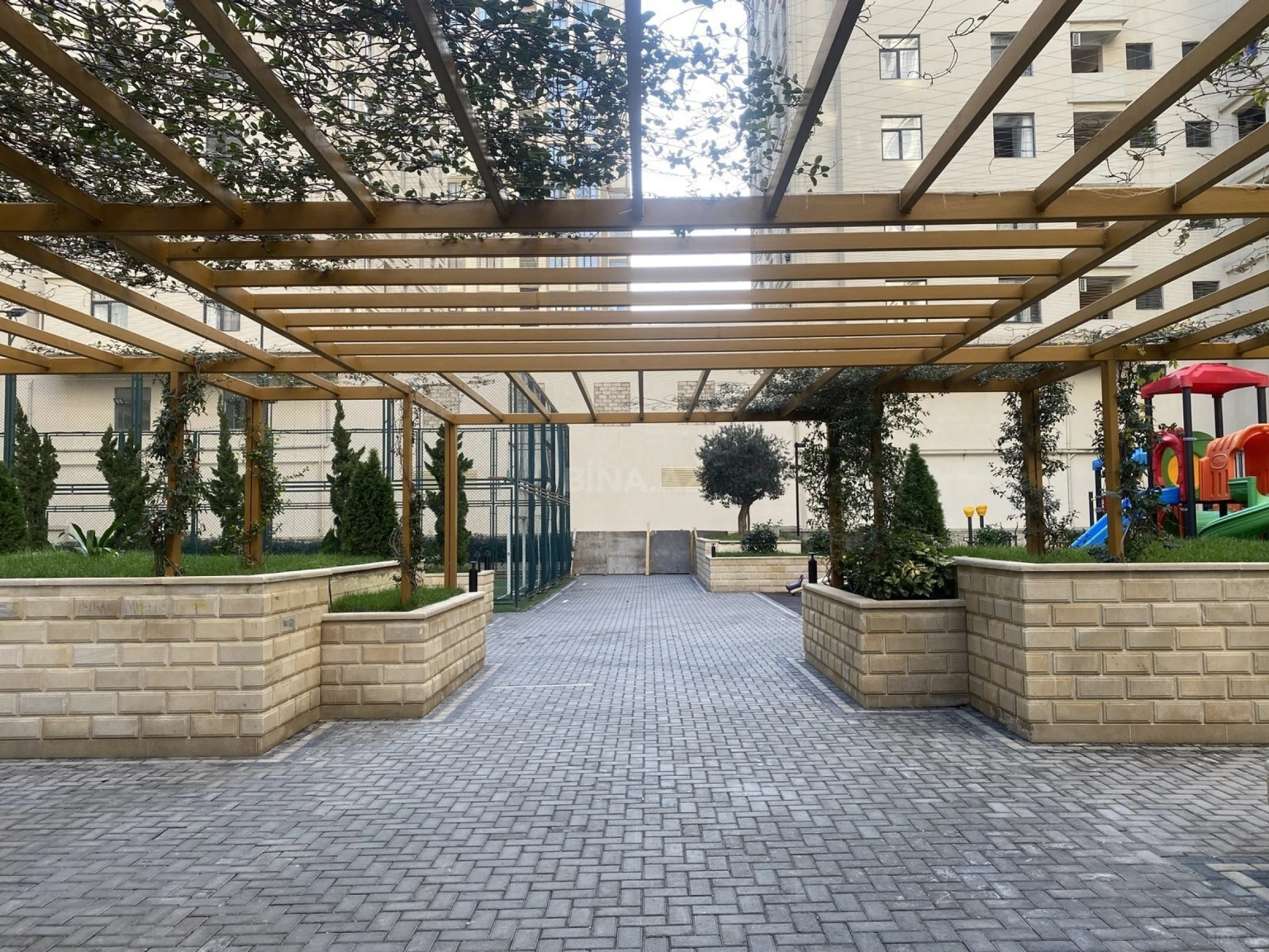 Satılır 2 otaqlı mənzil 83 m²