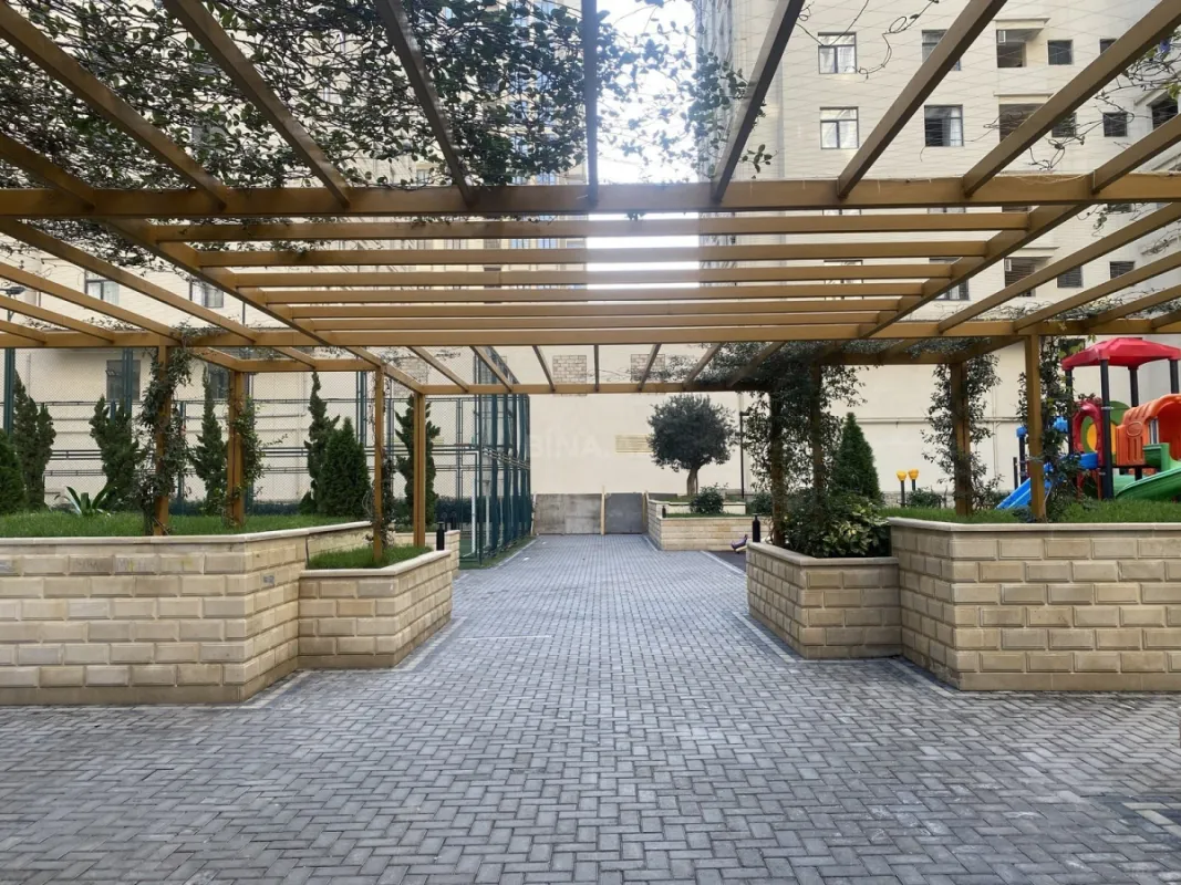 Satılır 2 otaqlı mənzil 83 m²
