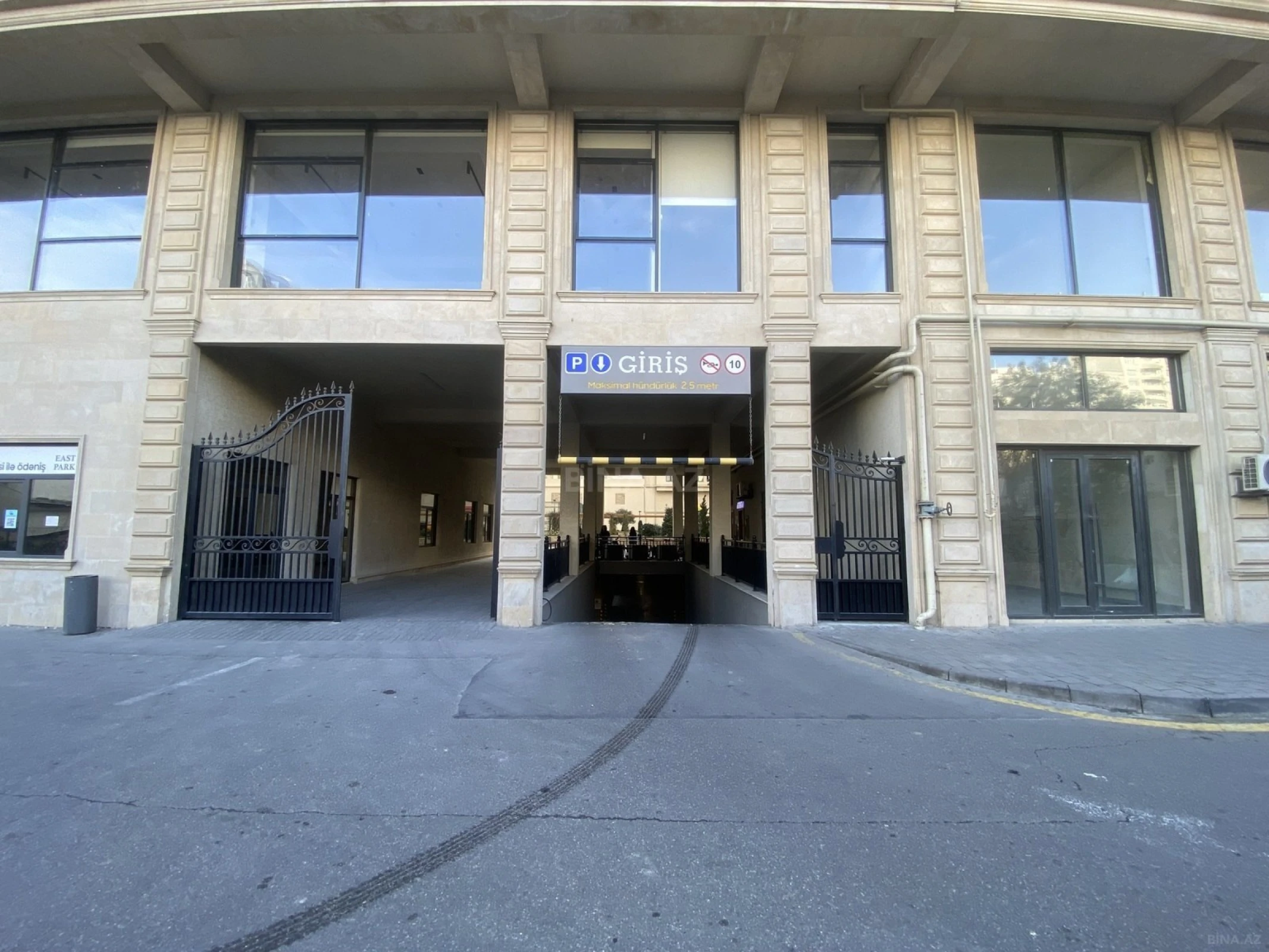 Satılır 2 otaqlı mənzil 83 m²