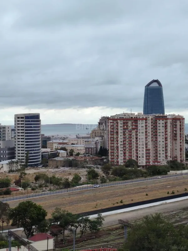 Satılır 2 otaqlı mənzil 83 m²