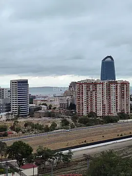 Satılır 2 otaqlı mənzil 83 m²