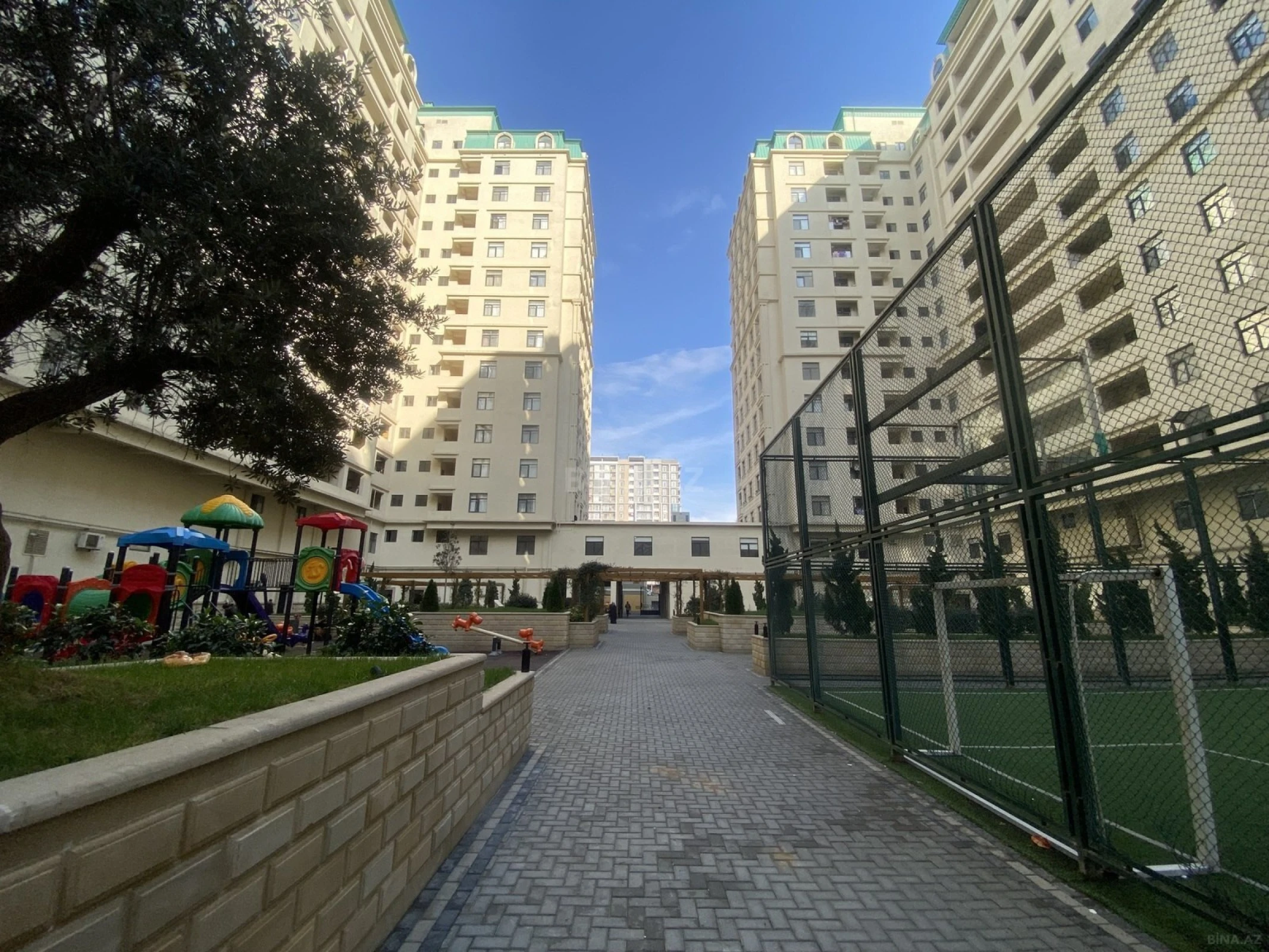 Satılır 2 otaqlı mənzil 83 m²
