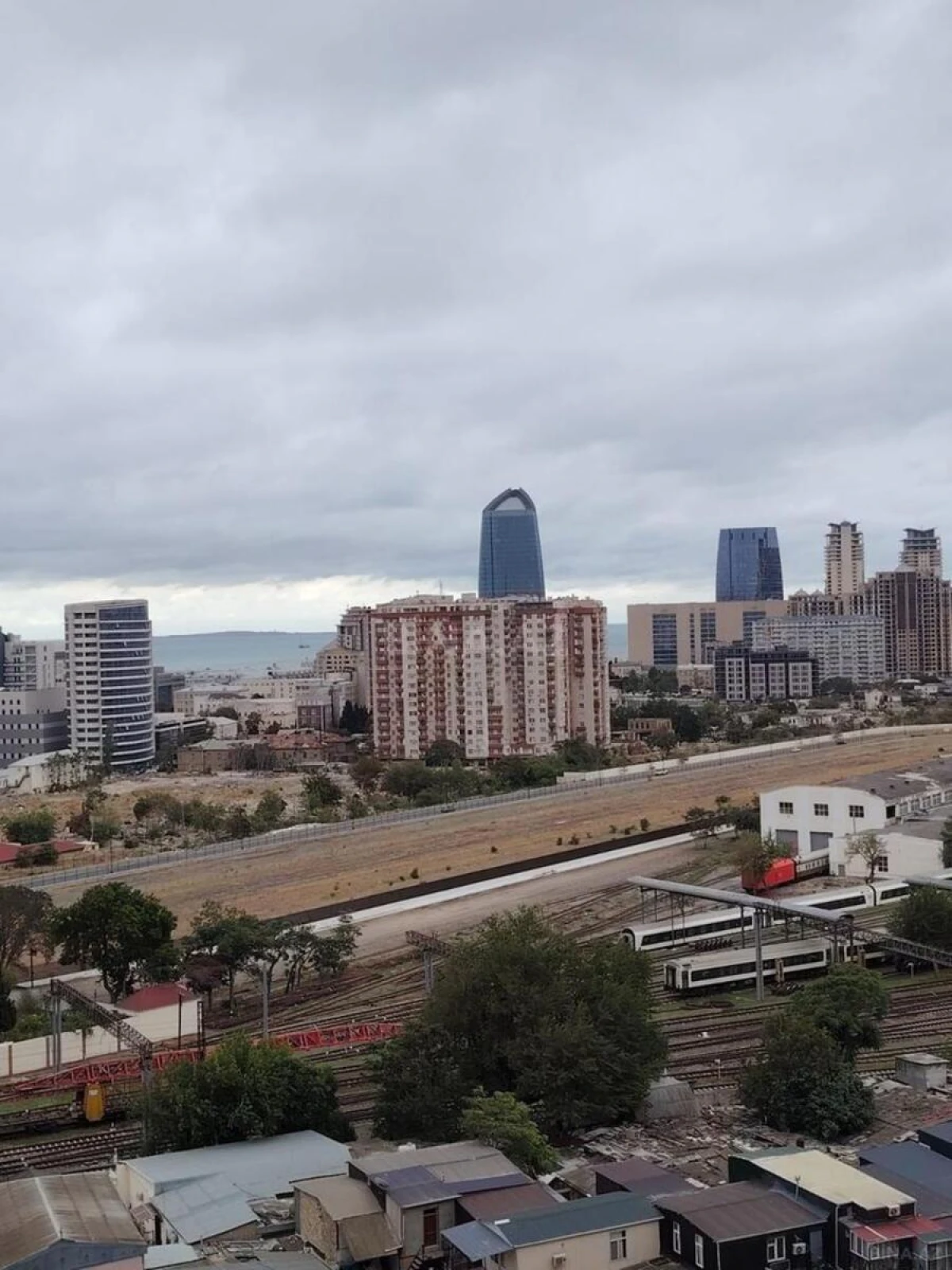 Satılır 2 otaqlı mənzil 83 m²