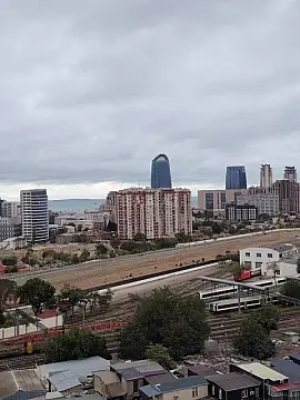 Satılır 2 otaqlı mənzil 83 m²