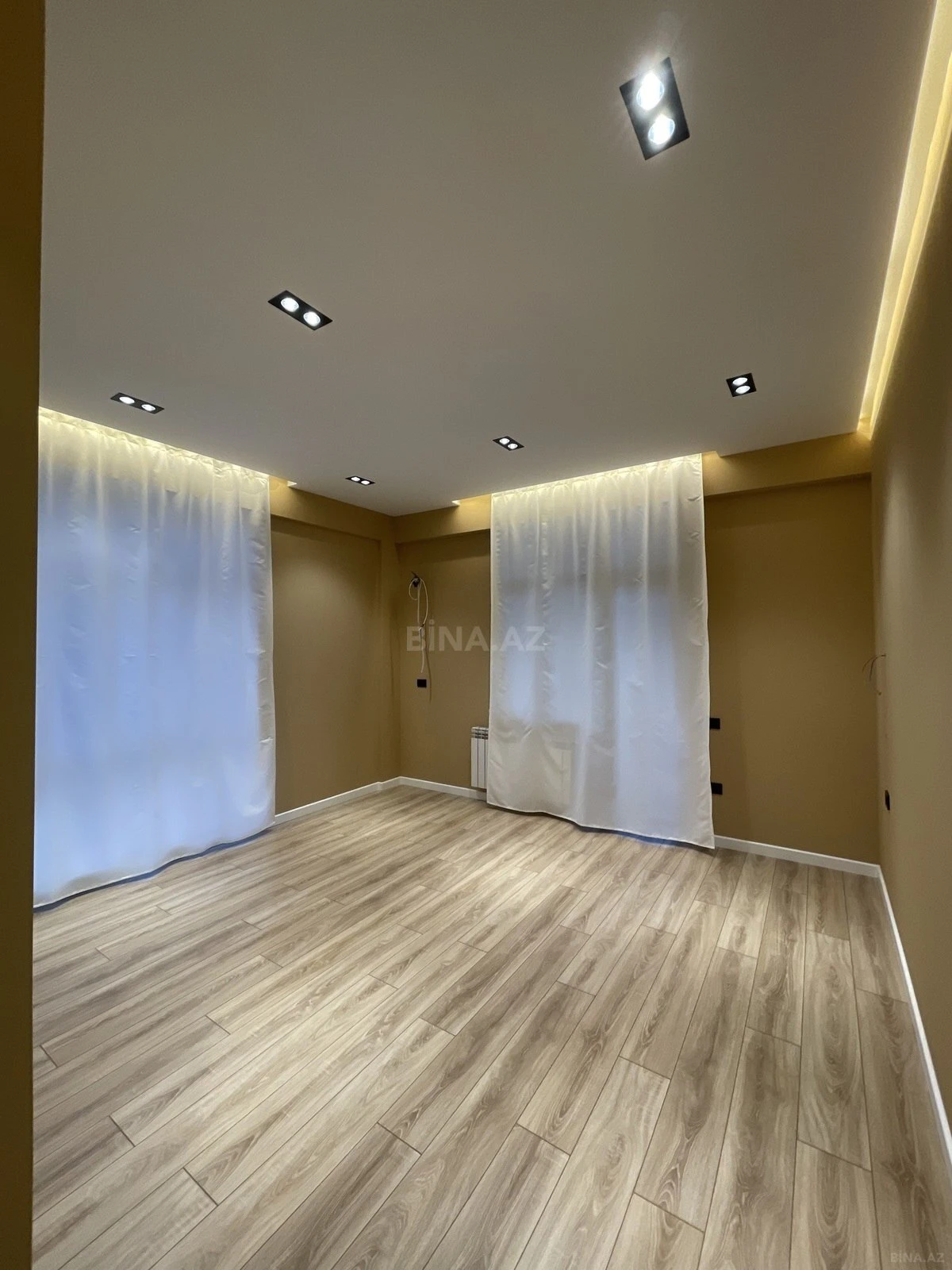 Satılır 3 otaqlı mənzil 112 m²