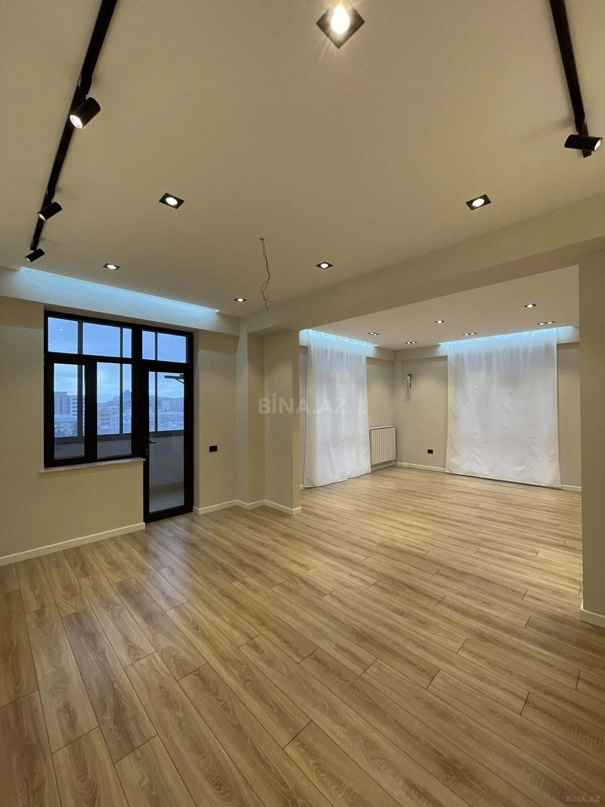 Satılır 3 otaqlı mənzil 112 m²