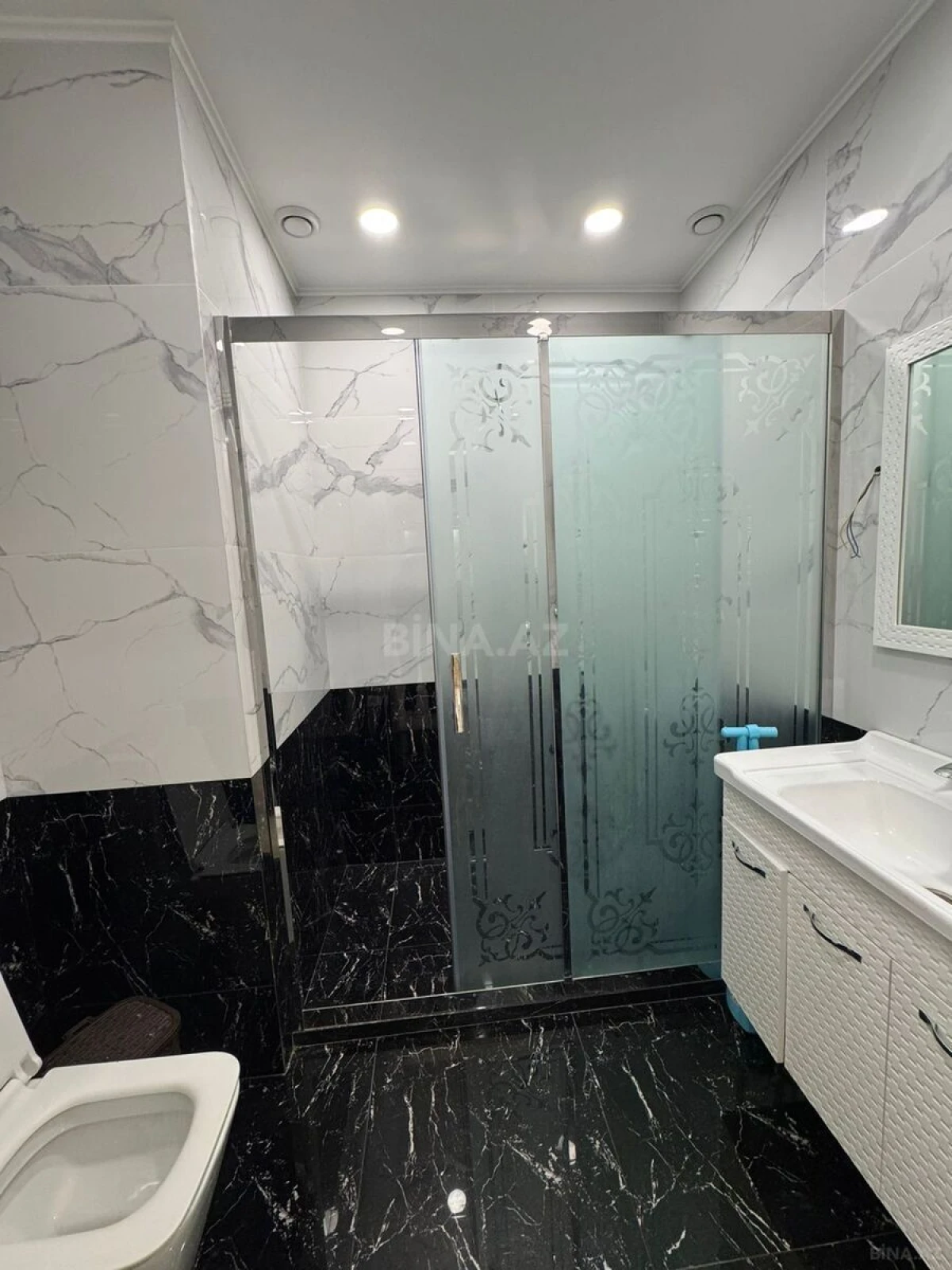 Kirayə verilir 3 otaqlı mənzil 140 m²