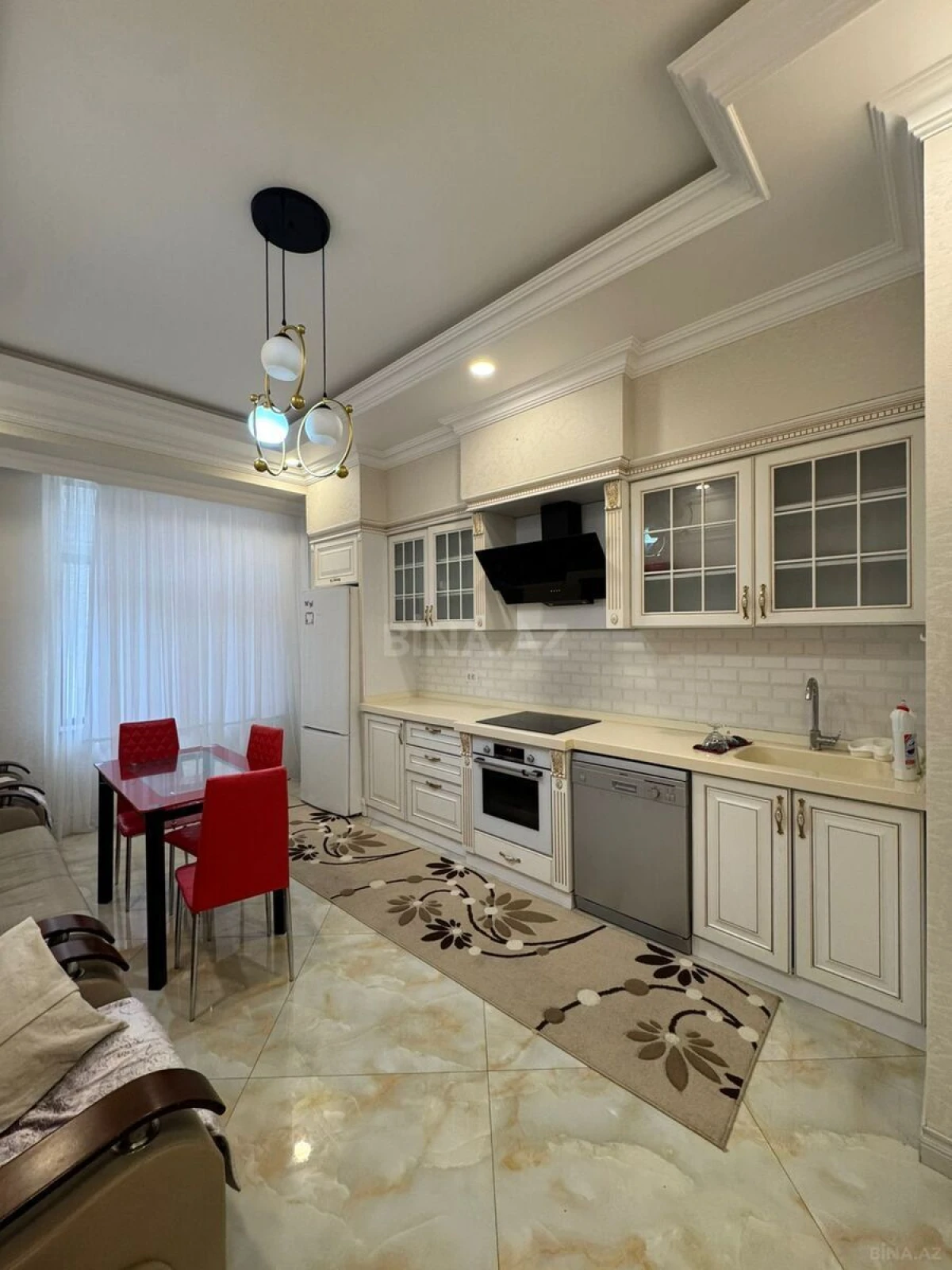 Kirayə verilir 3 otaqlı mənzil 140 m²