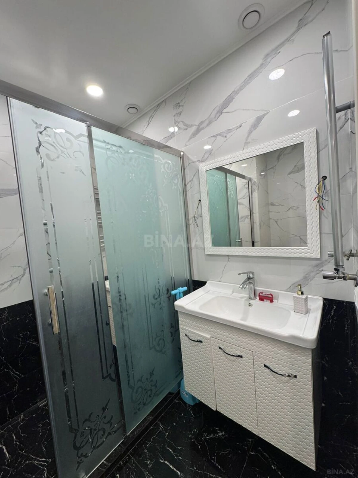 Kirayə verilir 3 otaqlı mənzil 140 m²