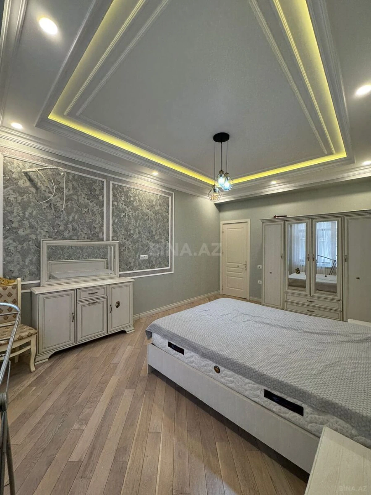 Kirayə verilir 3 otaqlı mənzil 140 m²