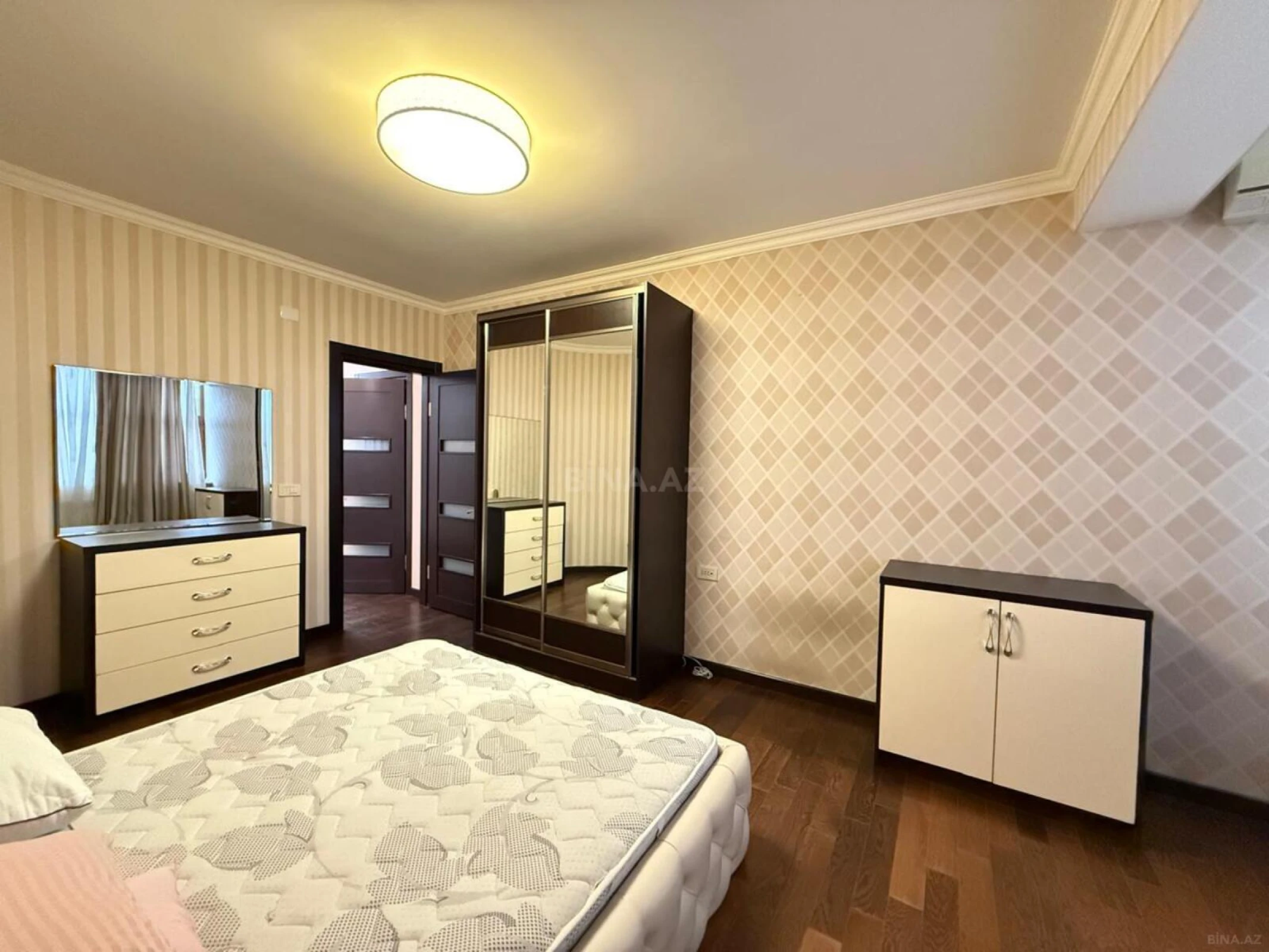 Kirayə verilir 4 otaqlı mənzil 170 m²