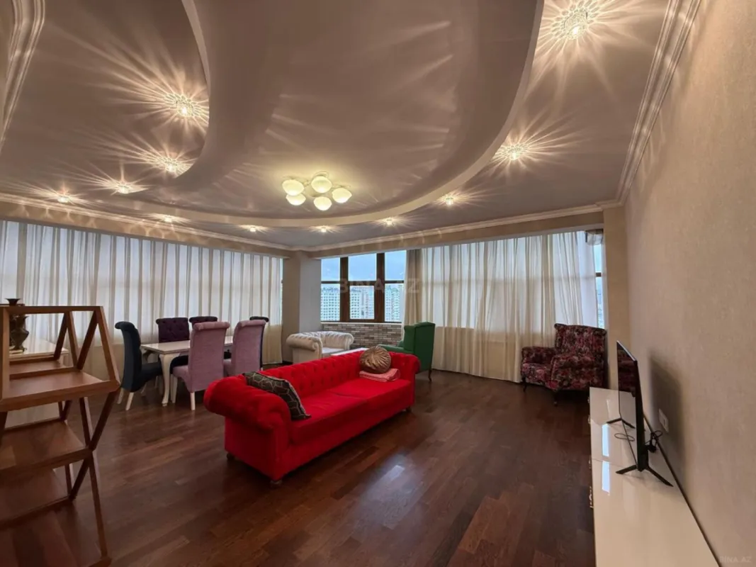 Kirayə verilir 4 otaqlı mənzil 170 m²