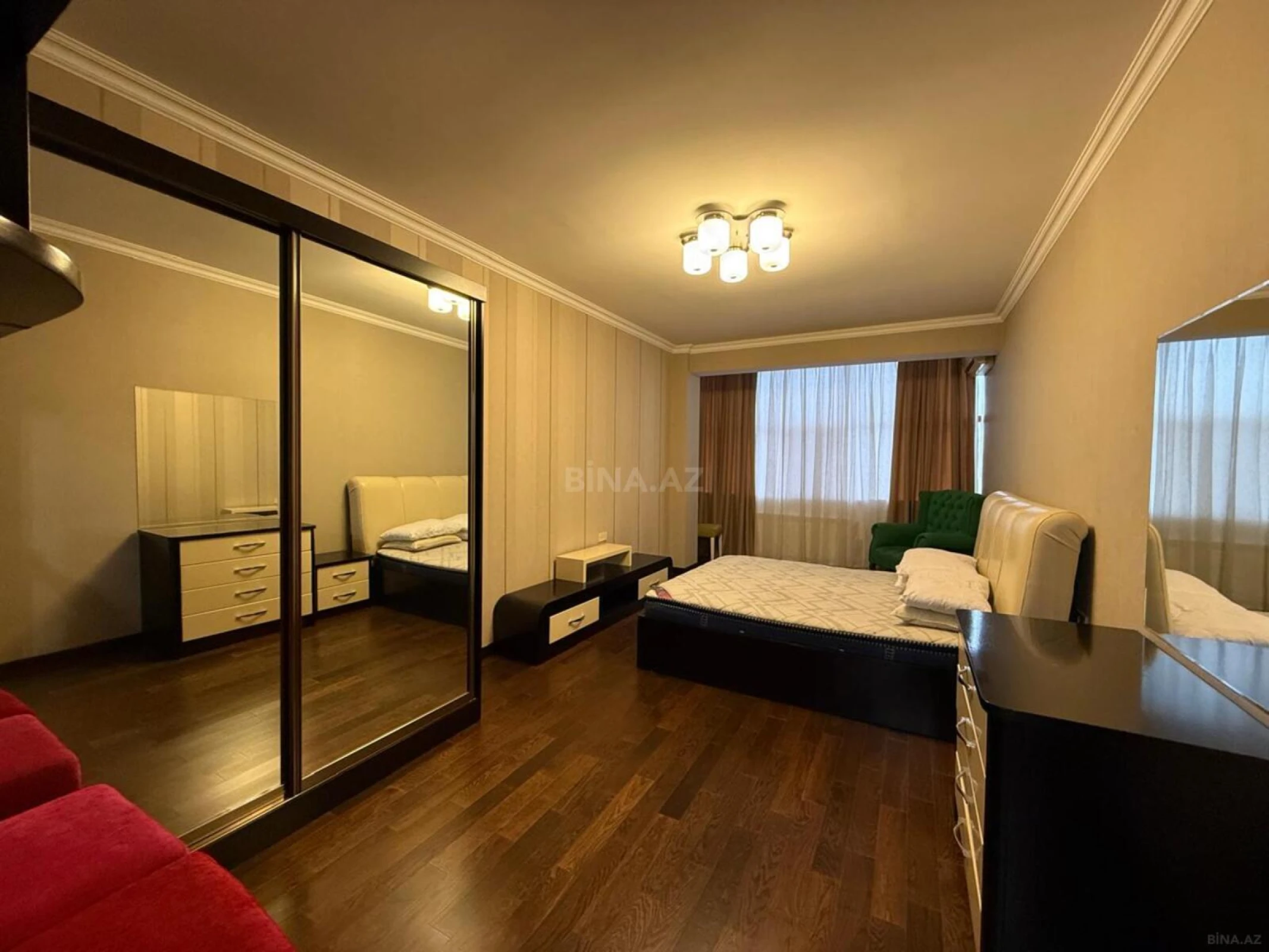 Kirayə verilir 4 otaqlı mənzil 170 m²