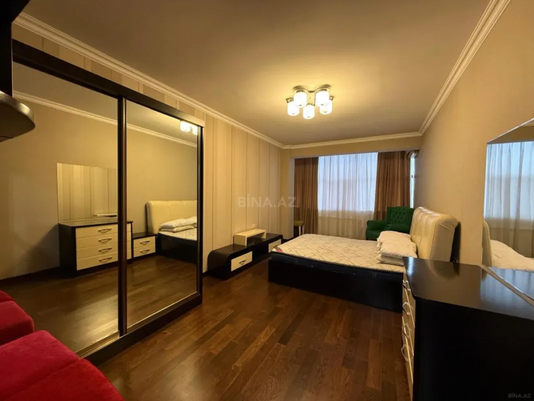 Kirayə verilir 4 otaqlı mənzil 170 m²