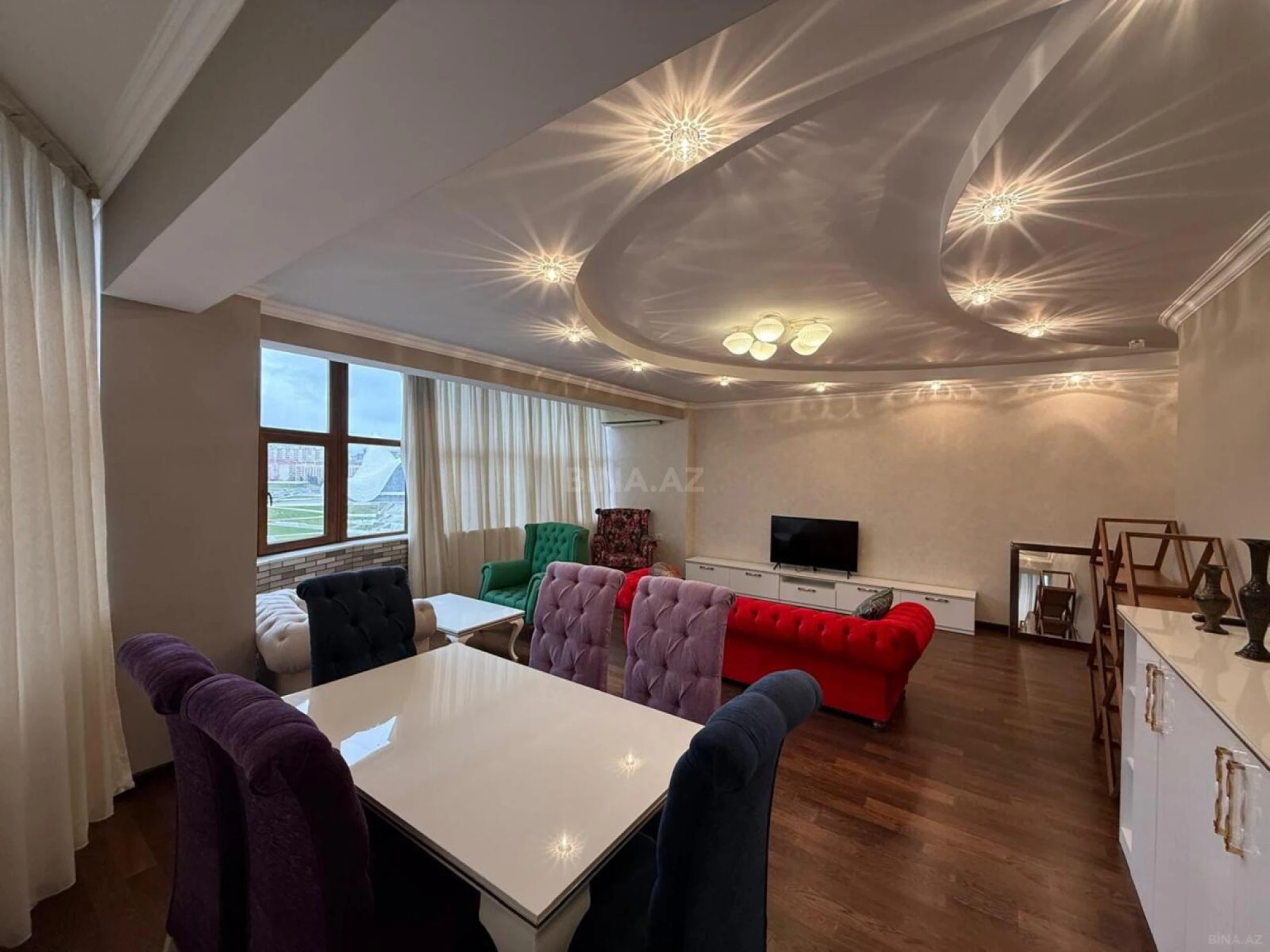 Kirayə verilir 4 otaqlı mənzil 170 m²