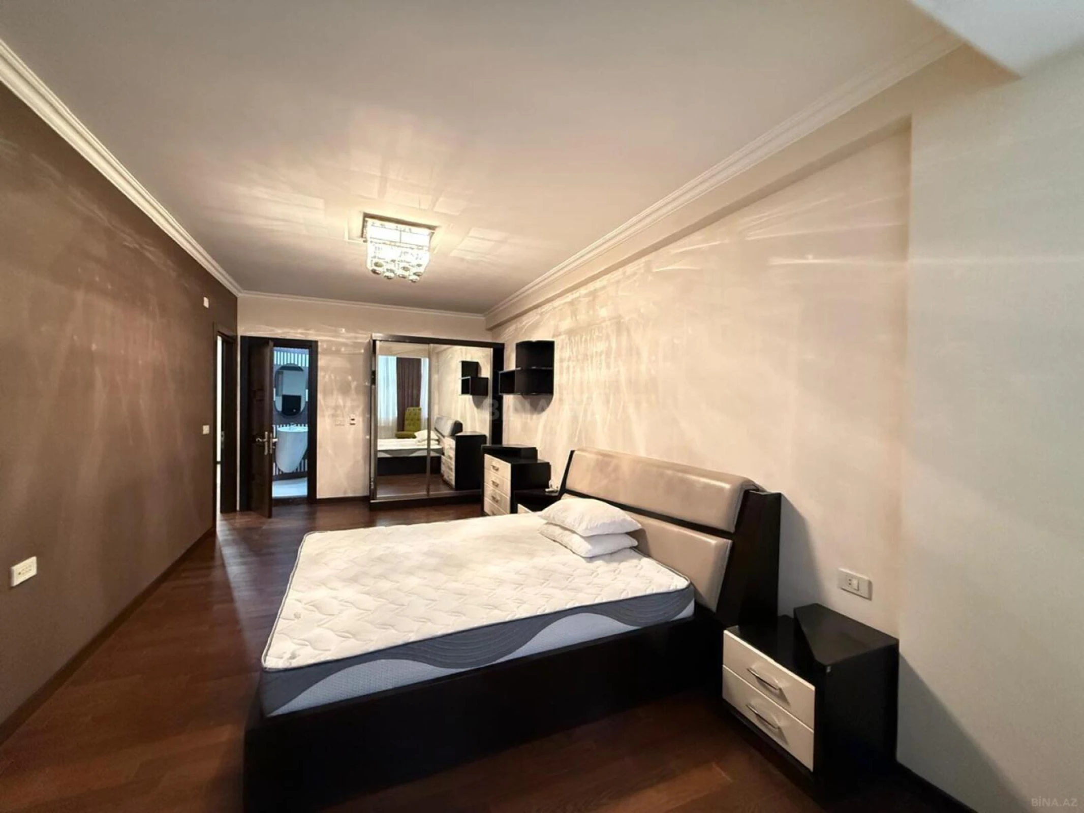 Kirayə verilir 4 otaqlı mənzil 170 m²