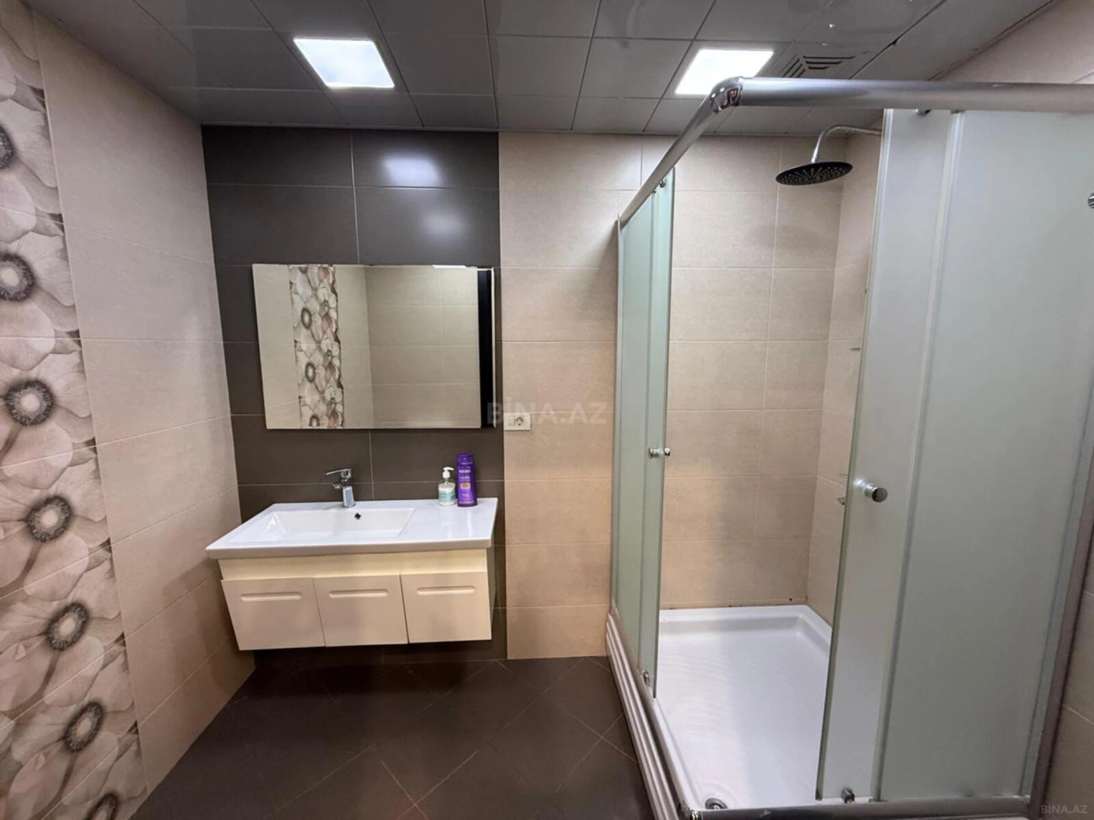 Kirayə verilir 4 otaqlı mənzil 170 m²