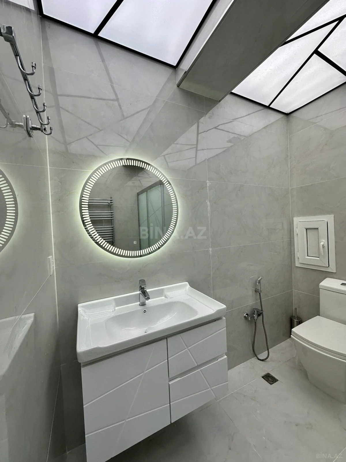 Satılır 3 otaqlı mənzil 105 m²