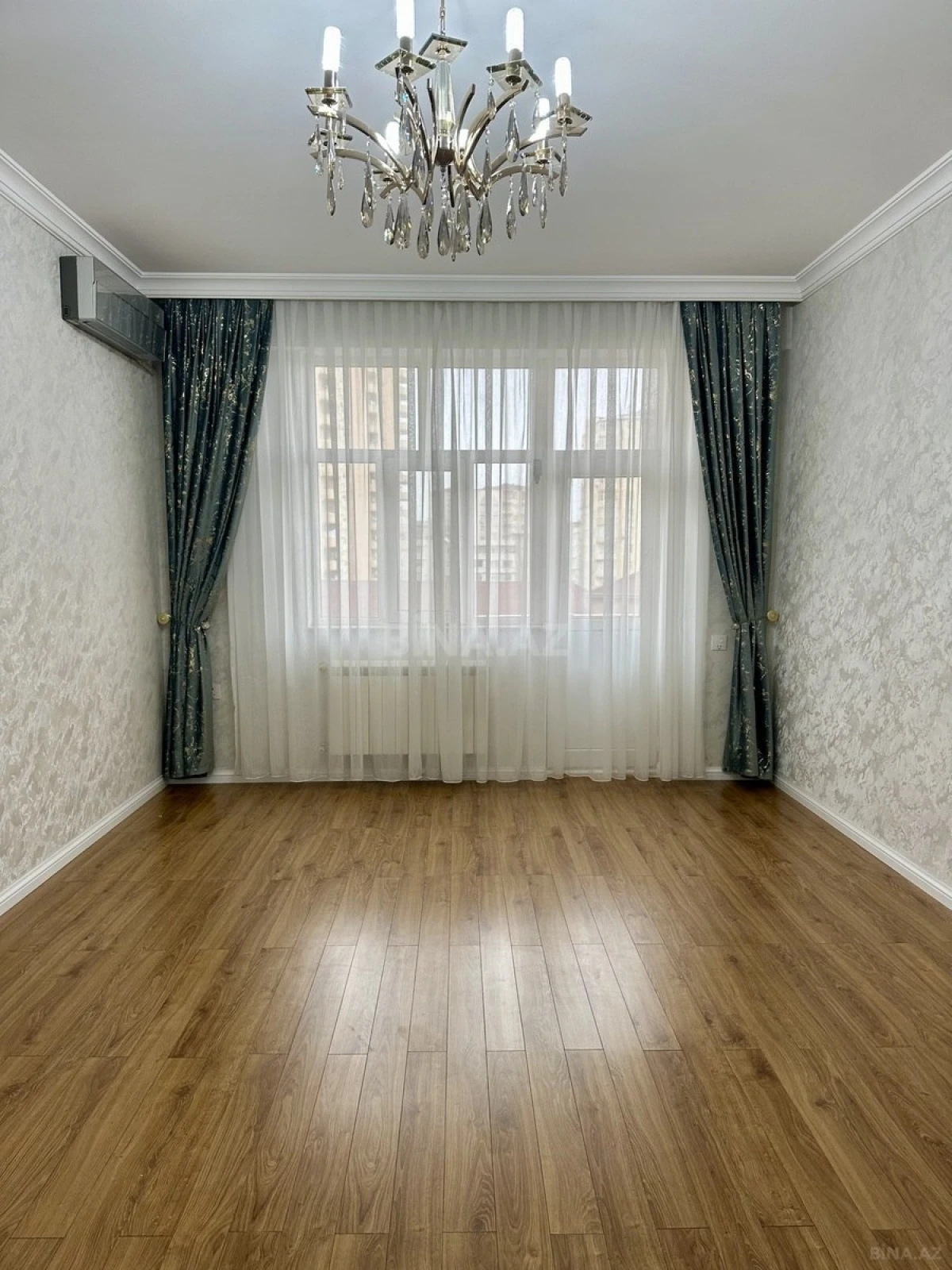 Satılır 3 otaqlı mənzil 105 m²