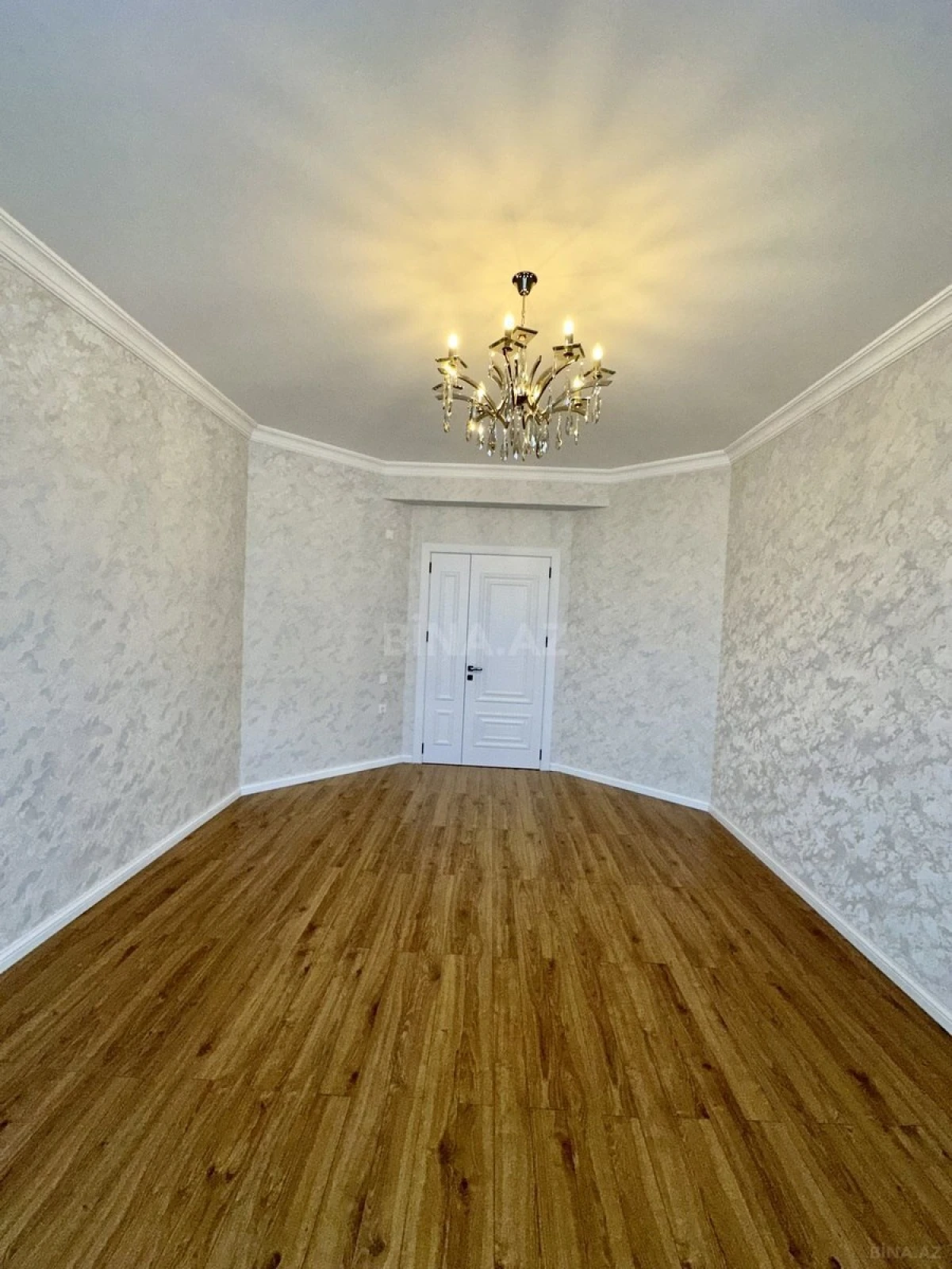 Satılır 3 otaqlı mənzil 105 m²