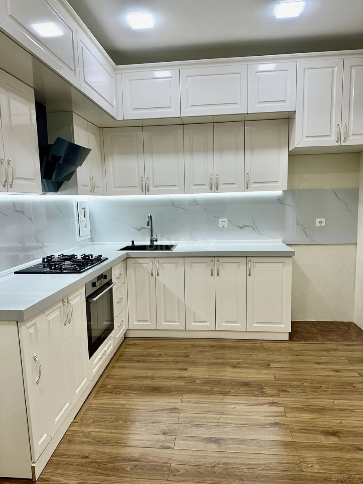 Satılır 3 otaqlı mənzil 105 m²