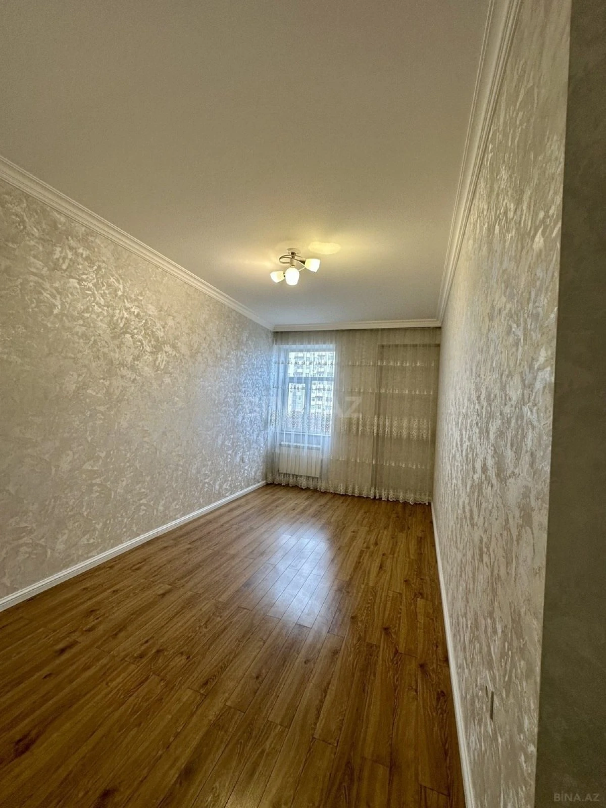 Satılır 3 otaqlı mənzil 105 m²