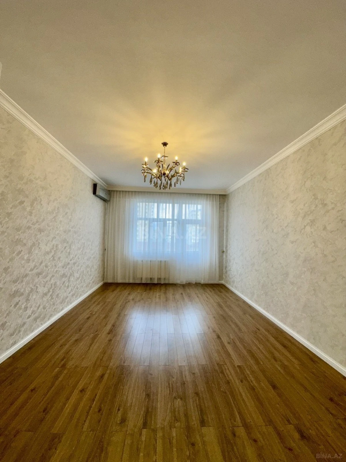 Satılır 3 otaqlı mənzil 105 m²