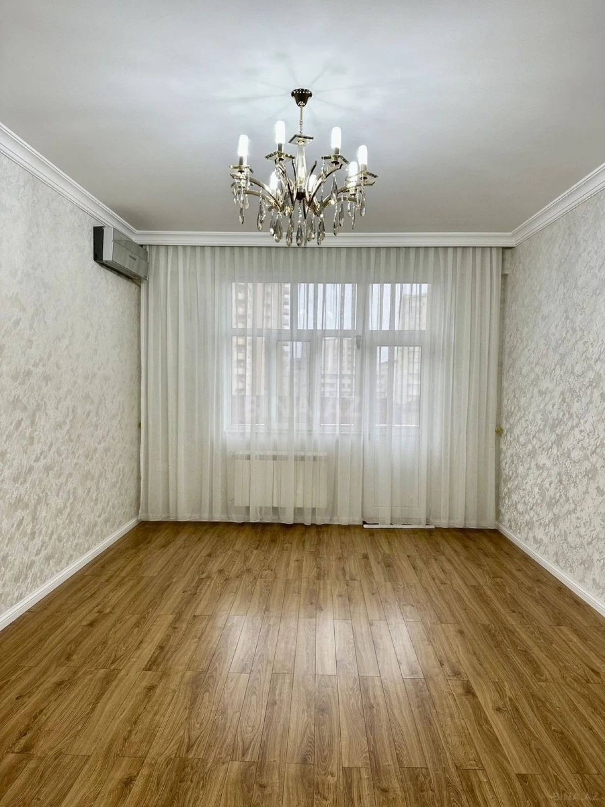Satılır 3 otaqlı mənzil 105 m²