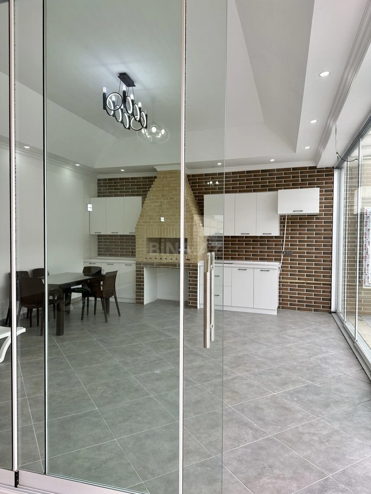 Satılır 5 otaqlı həyət evi 300 m²