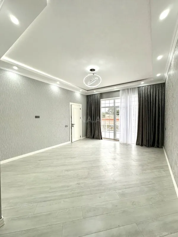Satılır 5 otaqlı həyət evi 300 m²
