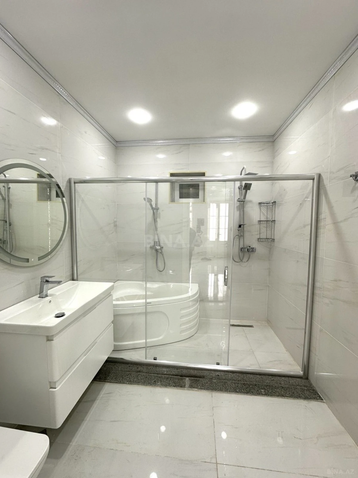 Satılır 5 otaqlı həyət evi 300 m²