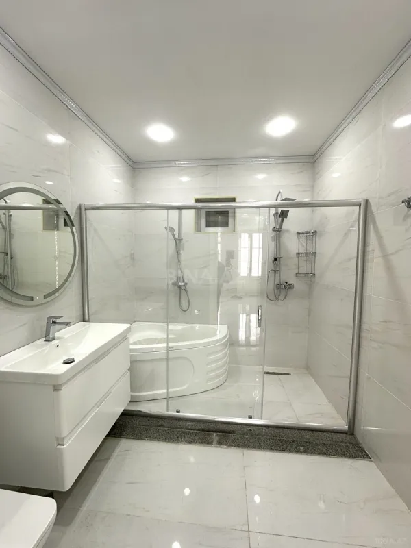 Satılır 5 otaqlı həyət evi 300 m²