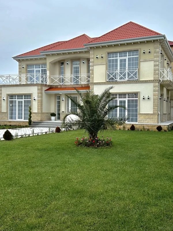 Satılır 5 otaqlı həyət evi 300 m²