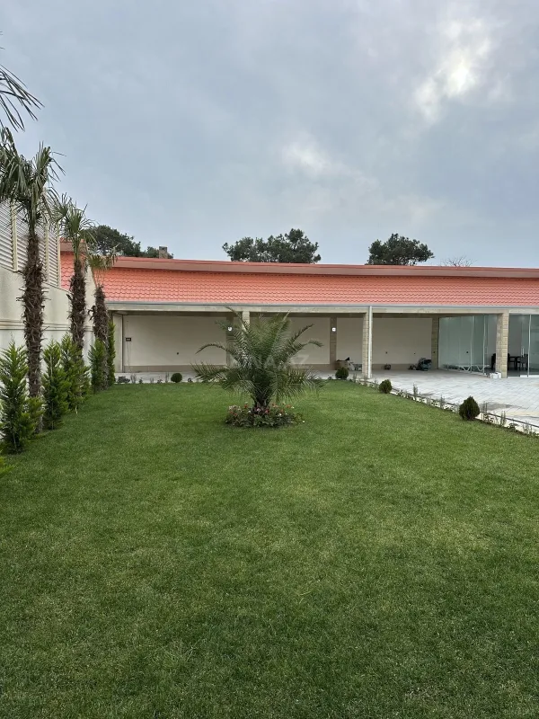 Satılır 5 otaqlı həyət evi 300 m²