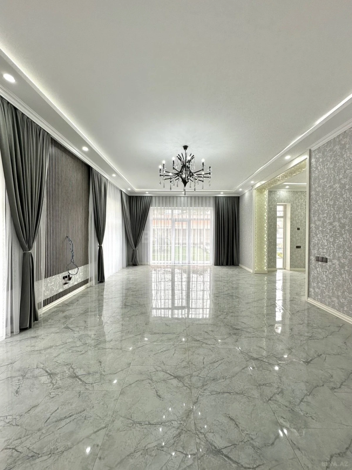 Satılır 5 otaqlı həyət evi 300 m²