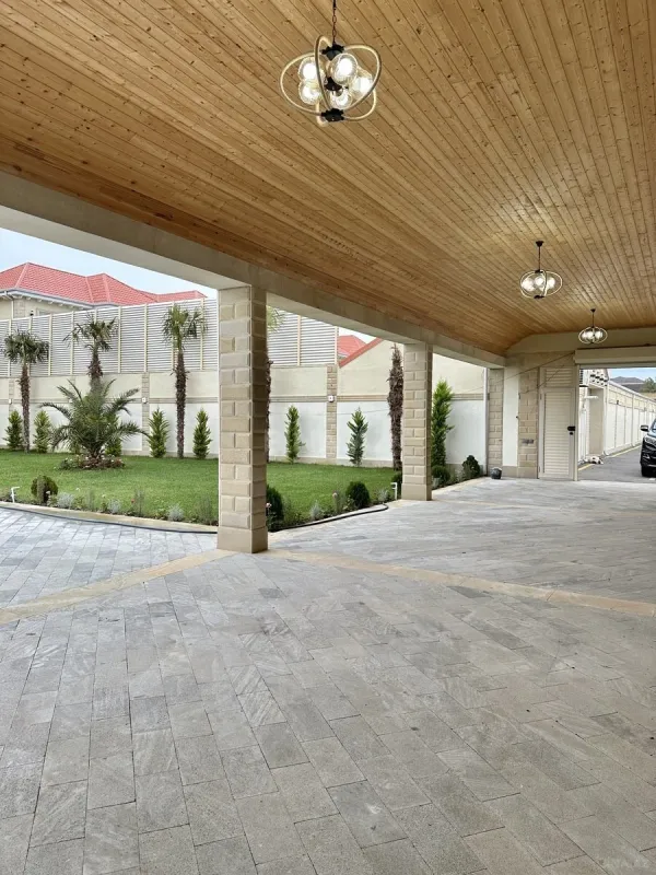 Satılır 5 otaqlı həyət evi 300 m²