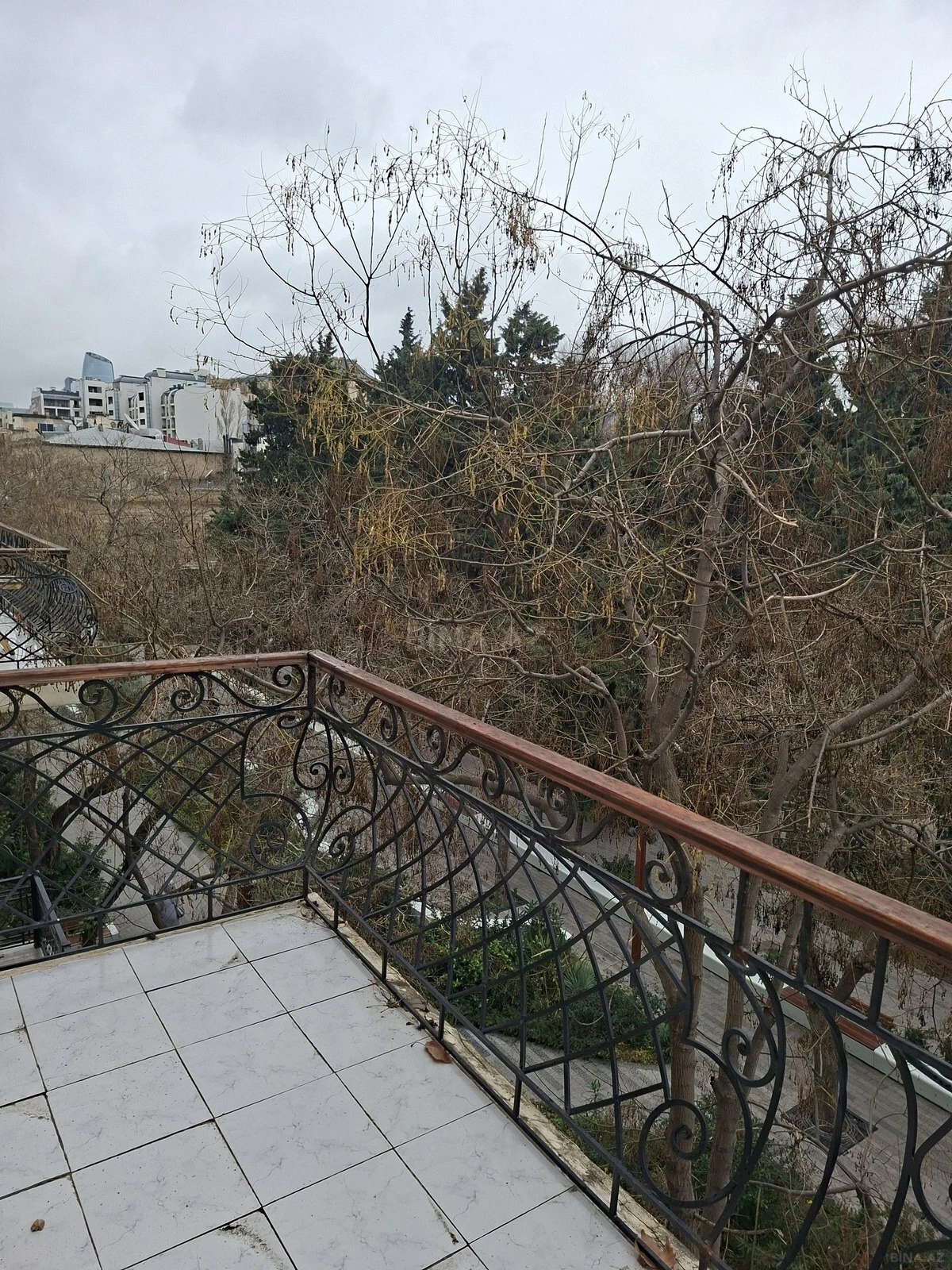 Satılır 4 otaqlı mənzil 105 m²