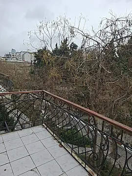 Satılır 4 otaqlı mənzil 105 m²