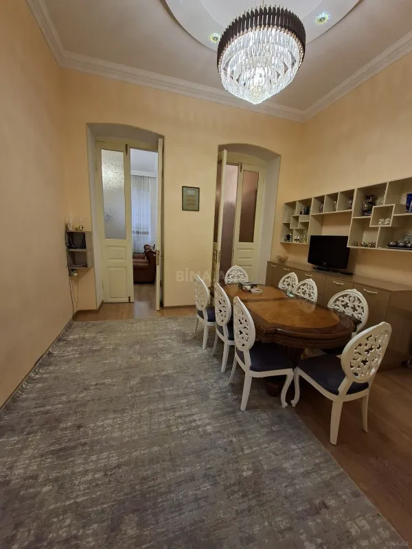 Satılır 4 otaqlı mənzil 105 m²