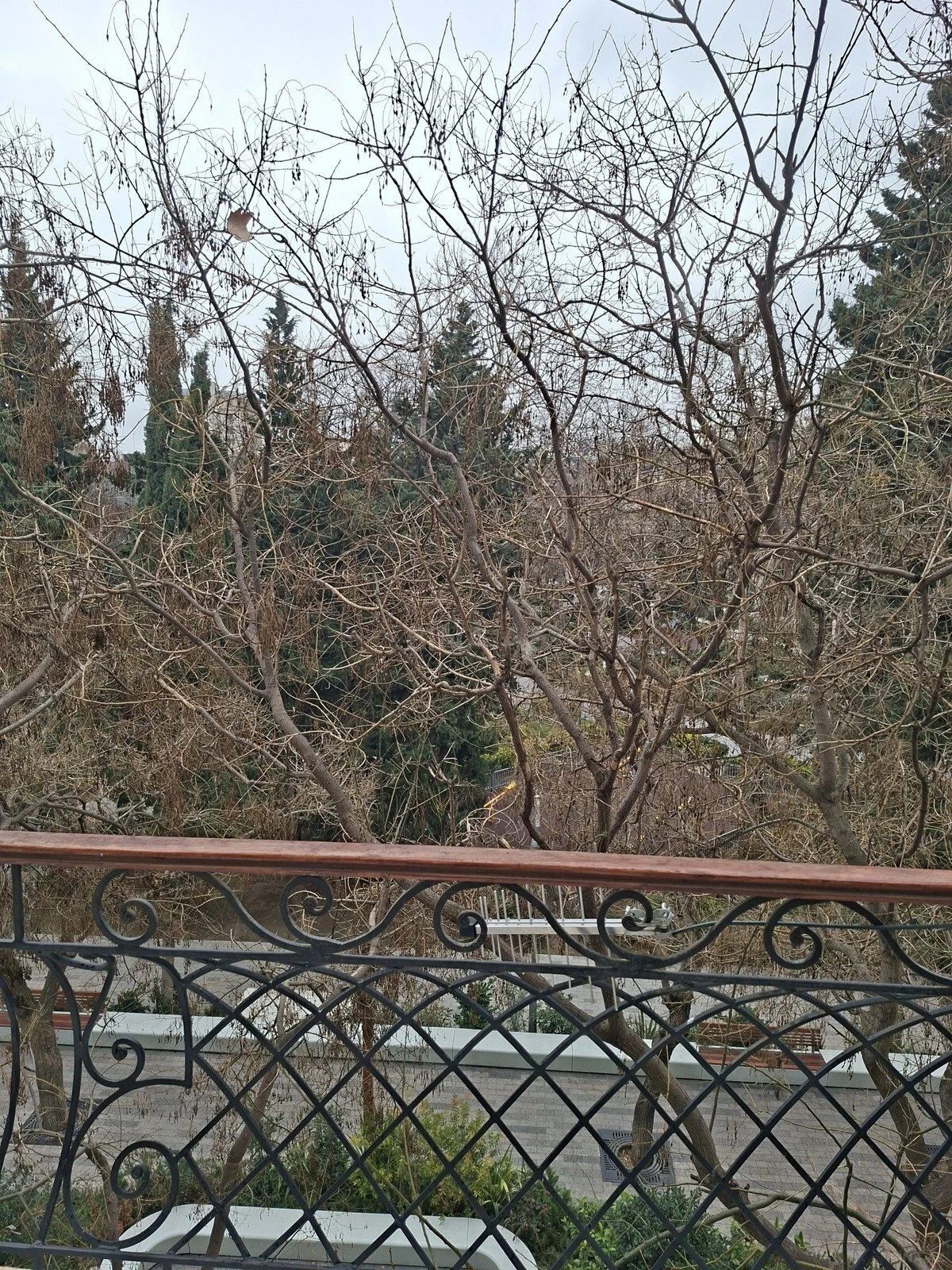 Satılır 4 otaqlı mənzil 105 m²