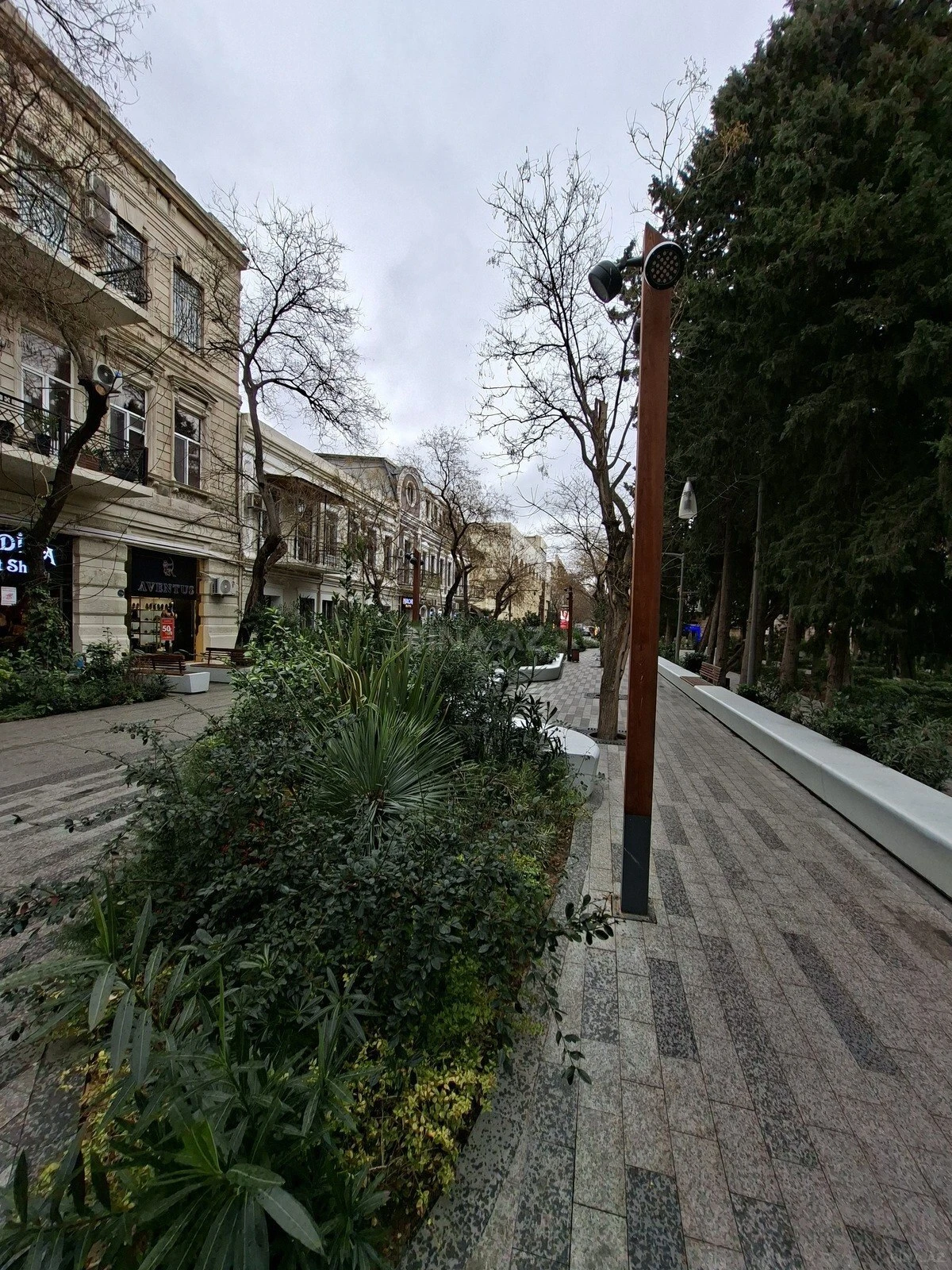 Satılır 4 otaqlı mənzil 105 m²