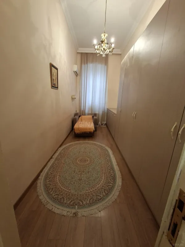 Satılır 4 otaqlı mənzil 105 m²