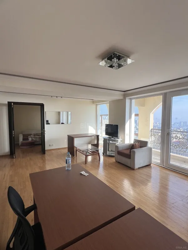 Satılır 3 otaqlı mənzil 120 m²